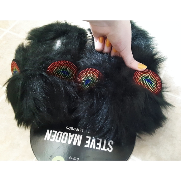 NWT - Steve Madden Black Faux Fur Rainbow Slippers - Picture 6 of 8